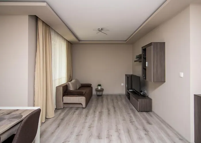 Cozy Flats Nearby Center Free Park Area