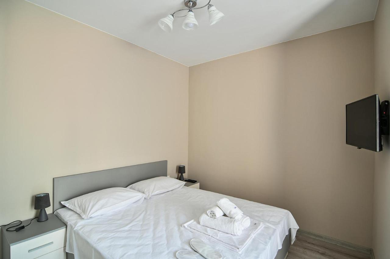 Cozy Flats Nearby Center Free Park Area *
