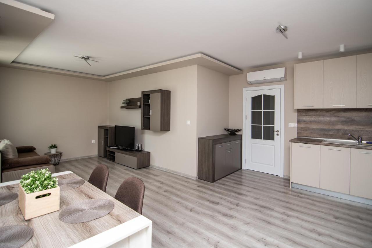 Cozy Flats Nearby Center Free Park Area Appartamento Varna