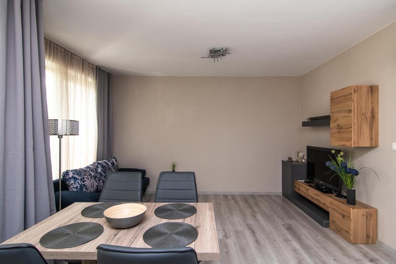 Cozy Flats Nearby Center Free Park Area *